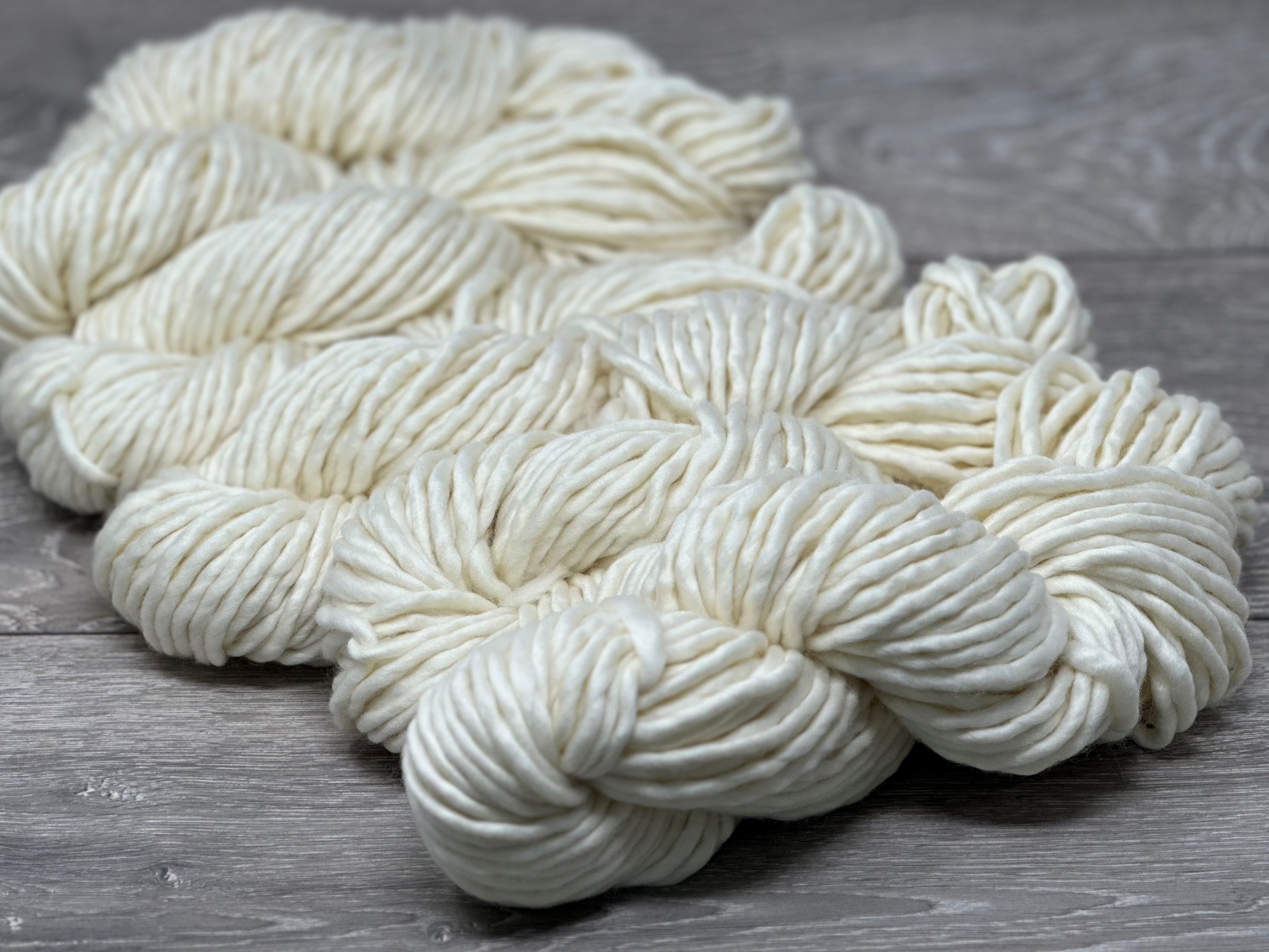 Superbulky Singles Yarn. 100% Superwash Extrafine (19.5 micron) Merino Wool Yarn 5 x 100gm Pack